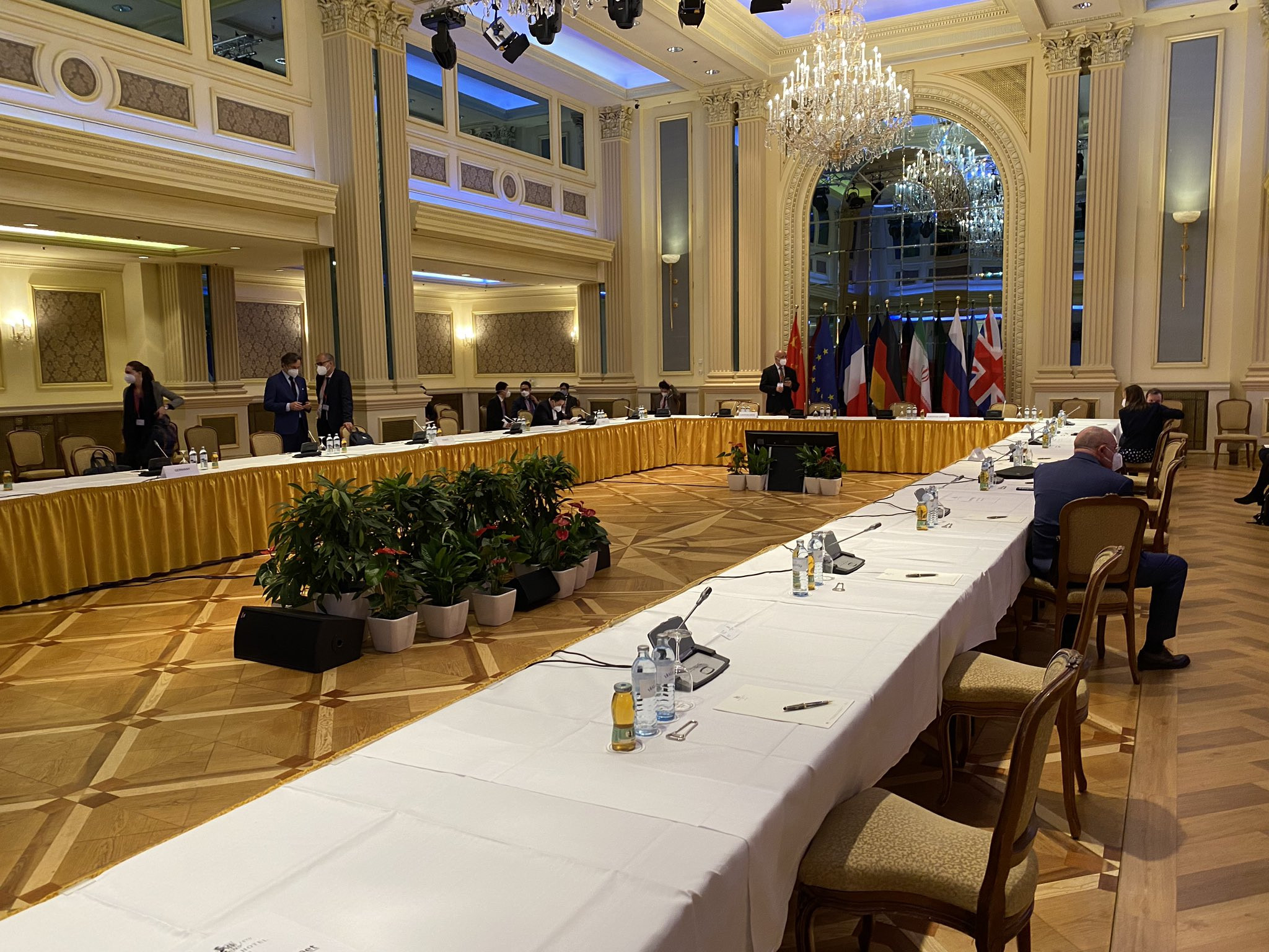 مصادر تكشف عن فجوات بين واشنطن وطهران توقف التقدم بمحادثات فيينا