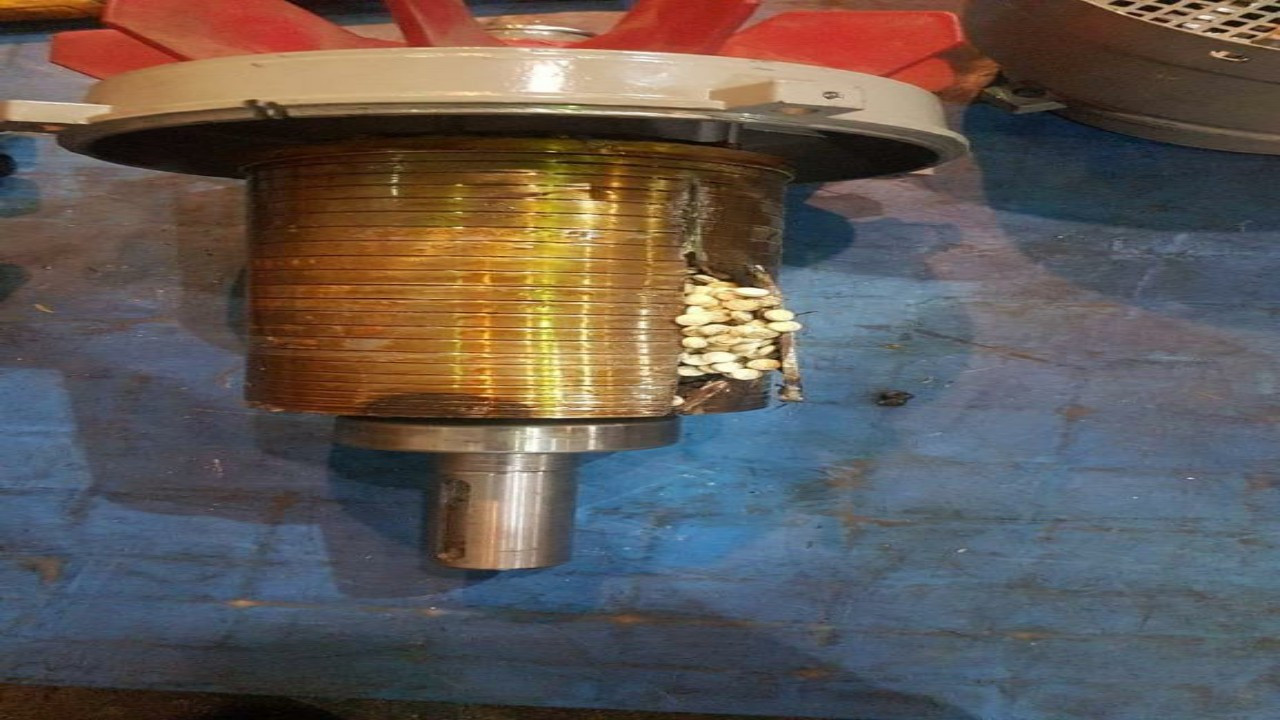 داخل المولدات الكهربائية.. جديد طرق "حـزب الله" لتهريب "الكبتاغون"