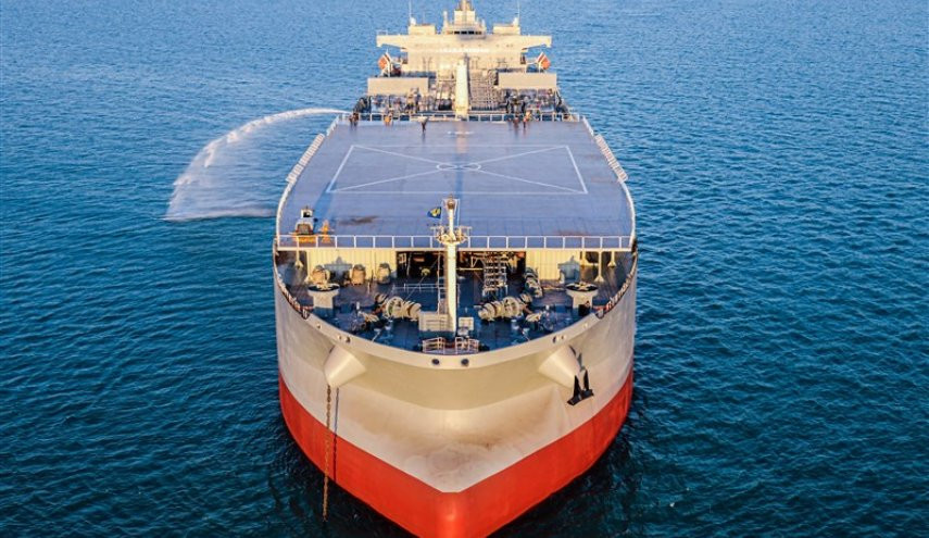 على متنها أسلحة.. أول صورة للسفينة الإيرانية المتجهة إلى فنزويلا