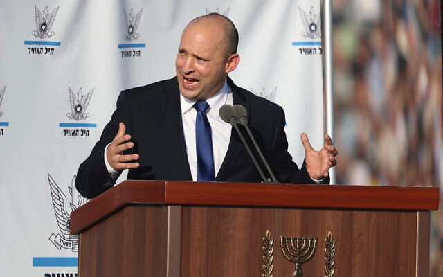 "بينيت" يلمح إلى مسؤولية إسرائيل عن الهجوم الأخير على موقع نووي إيراني