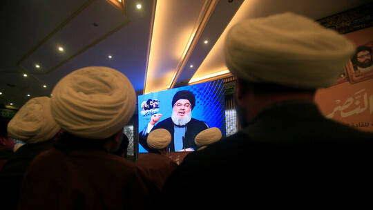 صحيفة إسرائيلية تقارن بين رواتب عناصر "حـزب الله" وقادة الجيش اللبناني