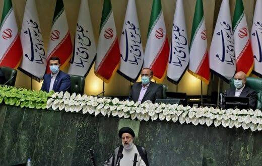 بينهم متهمون بــ"الفساد والإرهـــاب".. قائمة الحكومة الإيرانية المقترحة تصل إلى البرلمان