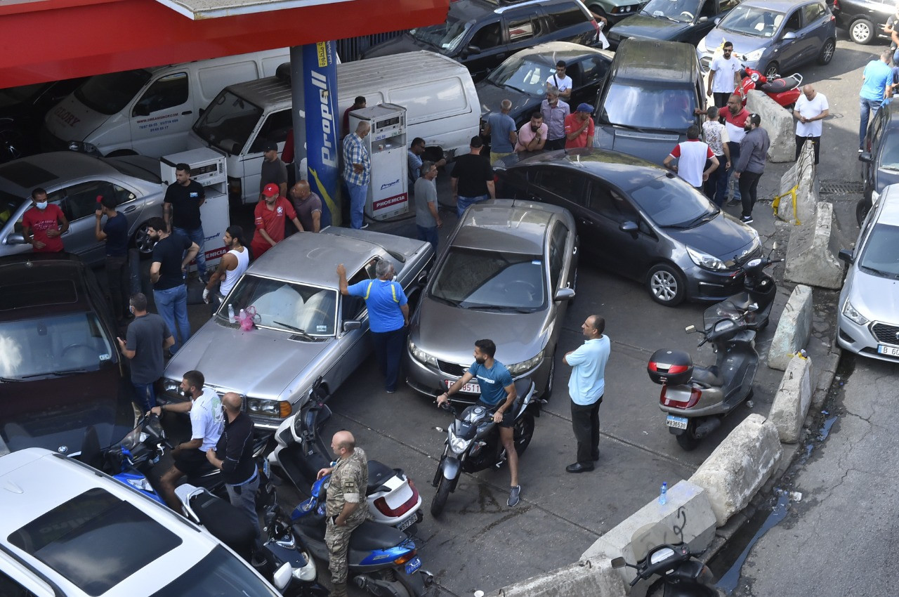 مسؤول لبناني يكشف عن موعد انحسار أزمة المحروقات