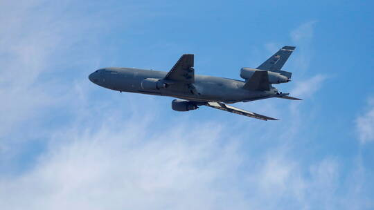 طائرة عسكرية أمريكية تستطلع سواحل لبنان وسوريا (صورة)