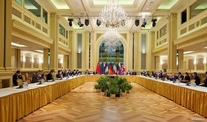 وزير خارجية إيران يعلق على محادثات فيينا وكبير مفاوضيها يحذر من محاولات إفشال التوصل لاتفاق