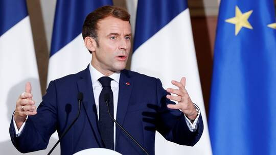 تزامنا مع استقالة "جورج قرداحي".. "إيمانويل ماكرون" يأمل بحدوث تقدم بشأن لبنان