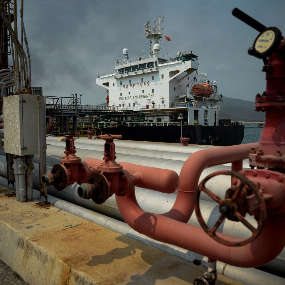 "العدل الأمريكية" تصادر شحنتي أسلحة إيرانية في بحر العرب