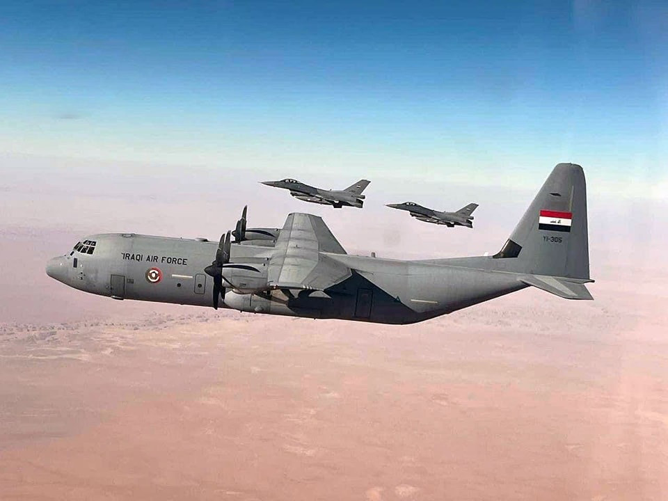 بالصور: عمليات تركيب شباك جديد لمرقد "السيدة زينب" في ريف دمشق والعراق يستخدم طائرات "اف 16"