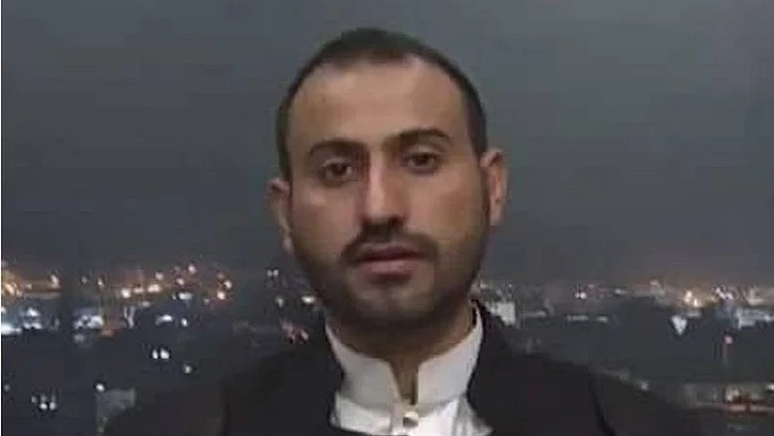 بالفيديو.. انشقاق مسؤول لدى الحوثيين ووصوله إلى مأرب