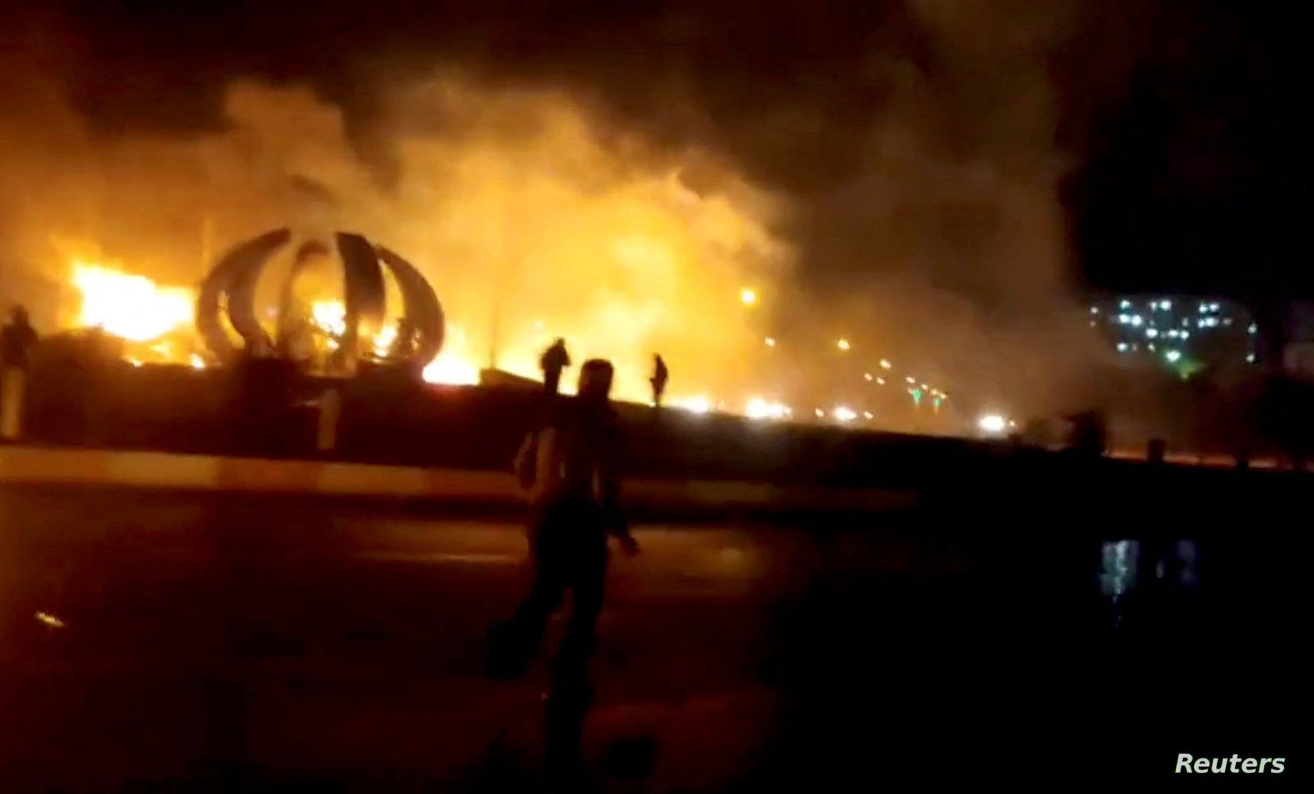 بينهم "خامنئي".. مسؤولو النظام الإيراني: نحن داخل حرب كبيرة