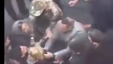 موجة غضب تجتاح إيران بعد فيديو اعتداء الباسيج على والدة تلميذة تعرضت للتسمم