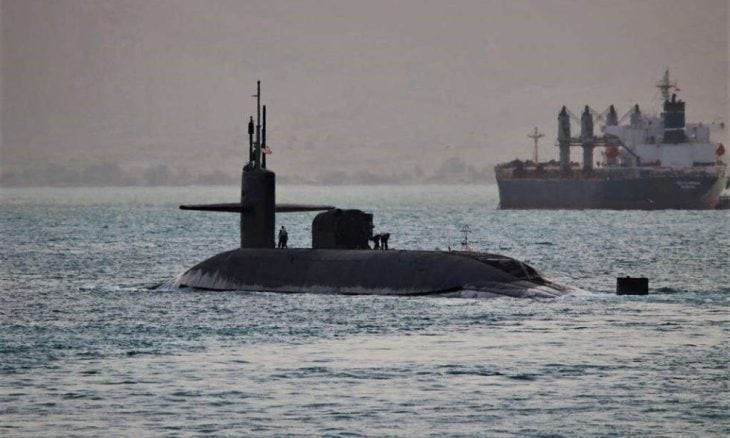 هل أجبرت إيران غواصة نووية أمريكية على "الاستسلام"؟
