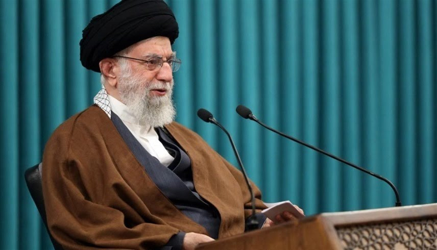 "علي خامنئي" يصف الإيرانيين في الخارج بالخونة