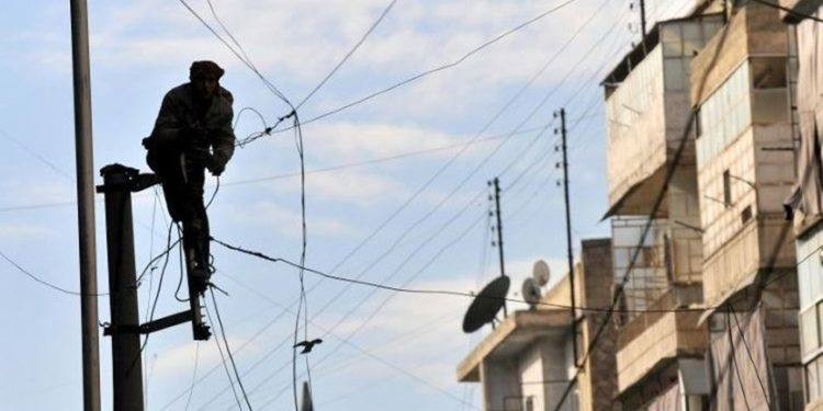 ميليشيات "الحـرس الثـوري الإيـراني" تبتز أهالي البوكمال لتأمين الخدمات الرئيسية