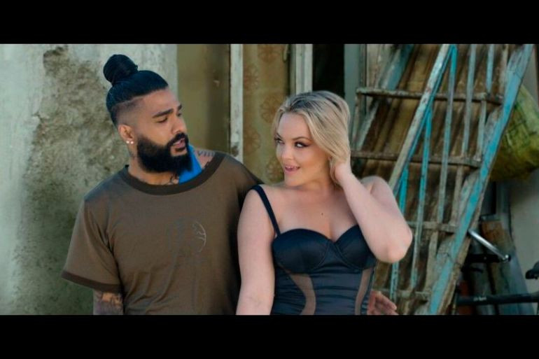 بسبب أغنية مع نجمة أفلام إباحية إيران تشن حملة اعتقالات (فيديو)