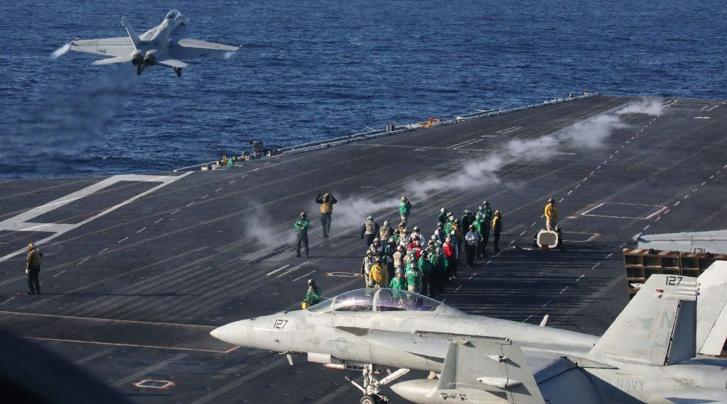 للمرة الأولى منذ 2012.. أمريكا تنشر حاملتي طائرات لمواجهة تهديدات إيـران