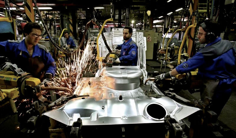 الصين تلجم إيران بقرار جديد.. وسوق السيارات يدخل نفقا مظلما