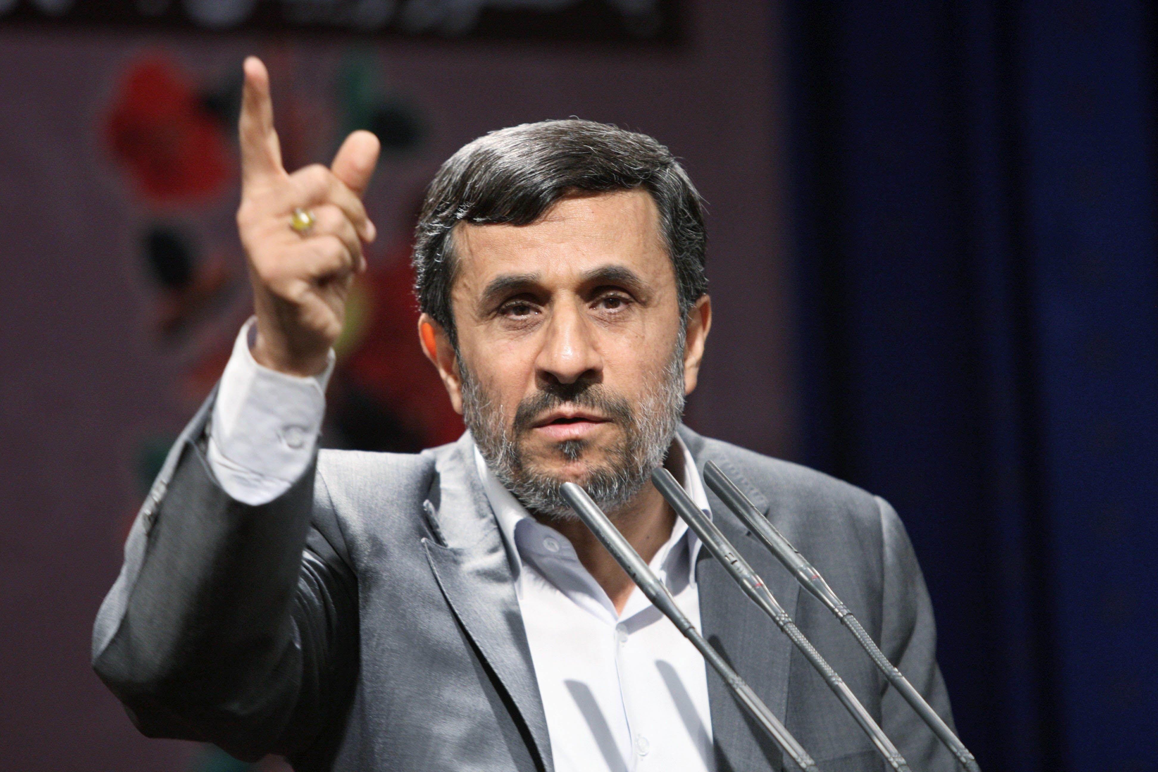 نجاد يدعو نظام بلاده للتفاوض مباشرة مع واشنطن