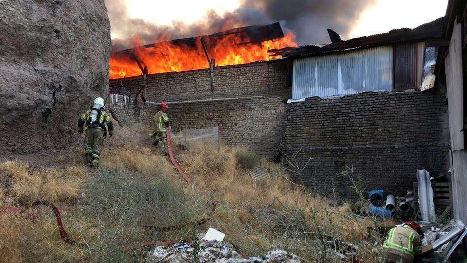 حريق هائل يلتهم مصنعا قرب طهران