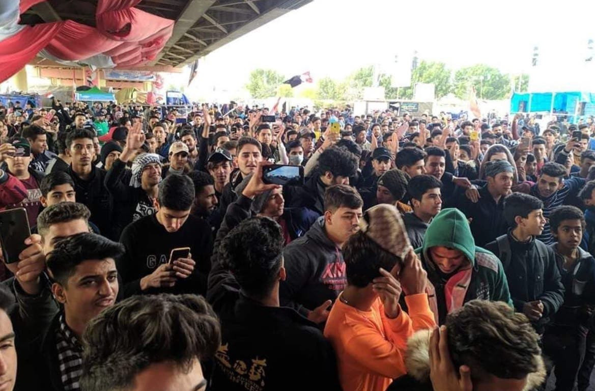 العراق.. مظاهرة مليونية ومحتجون يهتفون "لا أمريكا ولا إيران سنة وشيعة إخوان"
