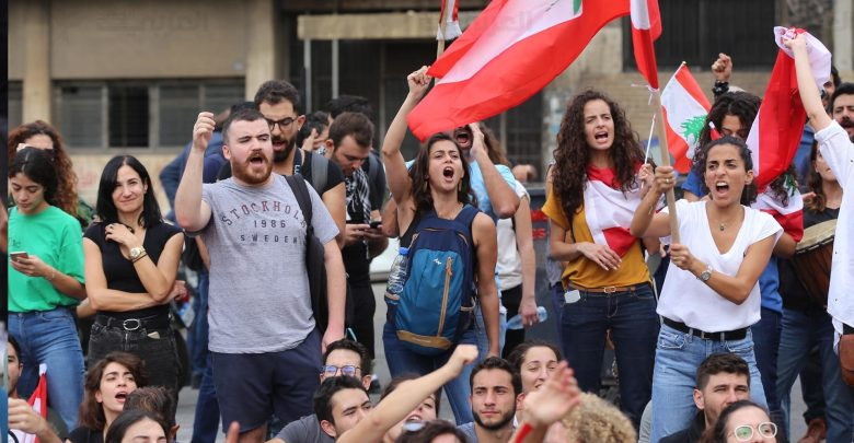 خارطة الاحتجاجات تتوسع.. ومظاهرات لإزاحة الشخصية الأكثر استفزازا للبنانيين