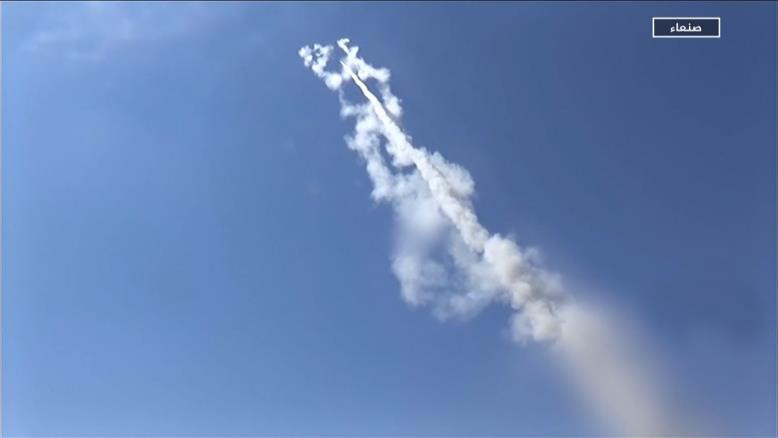 اليمن.. سلسلة غارات تستهدف ميليشيا الحوثي والأخيرة تعلن السيطرة على "نهم"