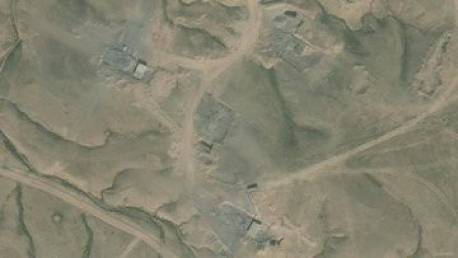 منصات صواريخ تصل إلى أكبر القواعد الإيرانية في سوريا