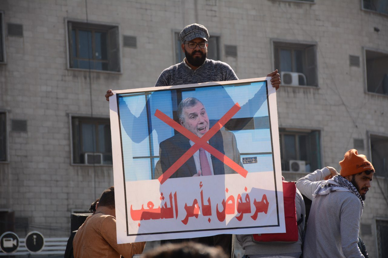 العراق.. الطلاب ينتصرون للثورة والصدر يسحب أنصاره