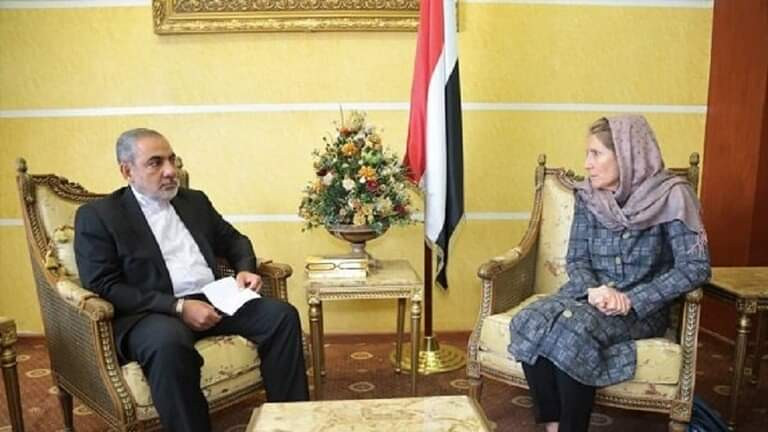 احتجاج يمني عقب لقاء رئيسة بعثة الصليب الأحمر بـ"مندوب إيران" في صنعاء