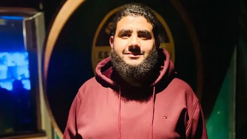 شاب مصري ينهي حياته في بث مباشر: قصة مأساوية تكشف ضغوط الحياة