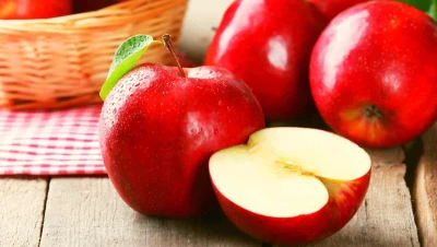 تفسير حلم أكل التفاح للعزباء: دلالات الخير والنجاح