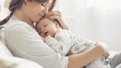 تفسير حلم حمل طفل رضيع.. معانيه وأسراره للمتزوجة والعزباء والحامل والمطلقة