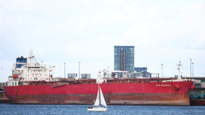 إيران تستهدف سفينة إسرائيلية بصاروخ في بحر العرب