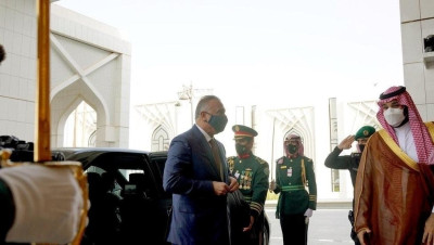 "الكاظمي" من السعودية يوجه رسالة للميليشيات المدعومة من إيران في العراق