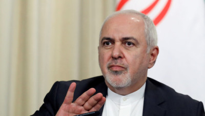 "قوتك مستمدة من سليماني".. عائلات إيرانية تهاجم "جواد ظريف"