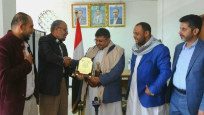 عقب تكريمه الحوثيين.. "حـمـاس" تتنصل من ممثلها