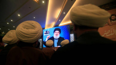 صحيفة إسرائيلية تقارن بين رواتب عناصر "حـزب الله" وقادة الجيش اللبناني