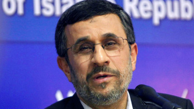 "أحمدي نجاد" يكشف عن تلقيه تهديدات من مسؤول أمني كبير