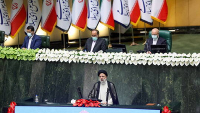 رئيسي: لن نتحمل مزيدا من الخلافات بين الحكومة والبرلمان