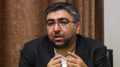 إيران تتوعد بـ "رد مزدوج" في حال استهداف سفينتها المتجهة إلى لبنان