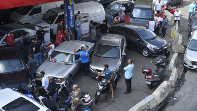 مسؤول لبناني يكشف عن موعد انحسار أزمة المحروقات