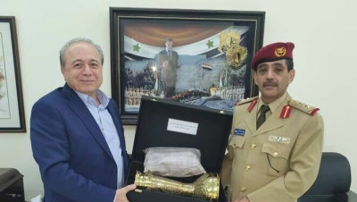 قيادي ميليشياوي حوثي يلتقي مسؤولا باستخبارات الأسد العسكرية في دمشق