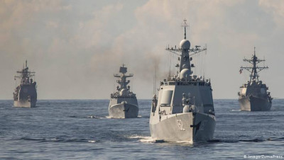 كاسحات ألـغام أمريكية تدخل البحر الأحمر مع تصاعد التهديد الحوثي