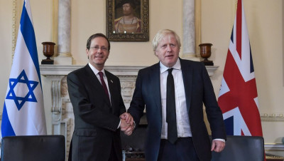 بوريس جونسون: الوقت ينفذ لإيقاف الإيرانيين