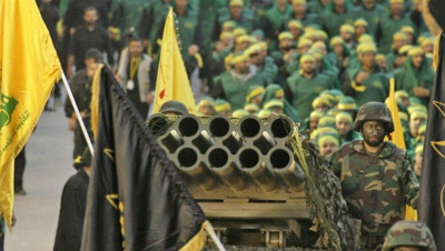 وزير الإعلام اليمني يطالب لبنان باتخاذ موقف رسمي من تورط "حـزب الله" في حرب بلاده