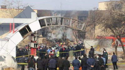 مصرع ثلاثة أشخاص بتحطم طائرة للجيش الإيراني