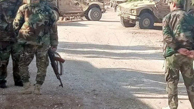 أصوات انفجارات بمحيط قاعدة أمريكية بديرالزور ومصادر تكشف السبب