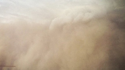 عاصفة رملية تتسبب بإغلاق المدارس وتعطل الحياة في طهران