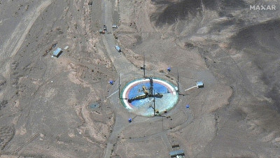 إيران تستعد لإطلاق صاروخ جديد نحو الفضاء