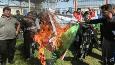 احتجاجات إيران.. مظاهرات شعبية وطلابية واستقالات والأمن يعتقل ابنة الرئيس الإيراني